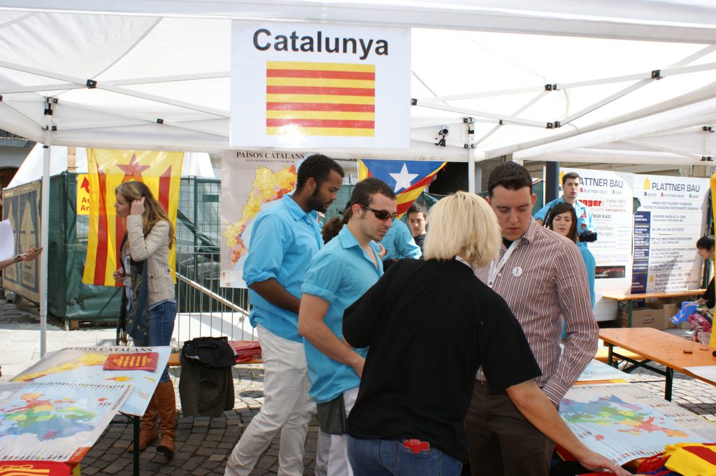 Auch die Katalanen hatten auf dem Freiheitsfest in Meran ein Bekenntnis zur Eigenständigkeit abgelegt und einen eigenen Informationsstand gestaltet.